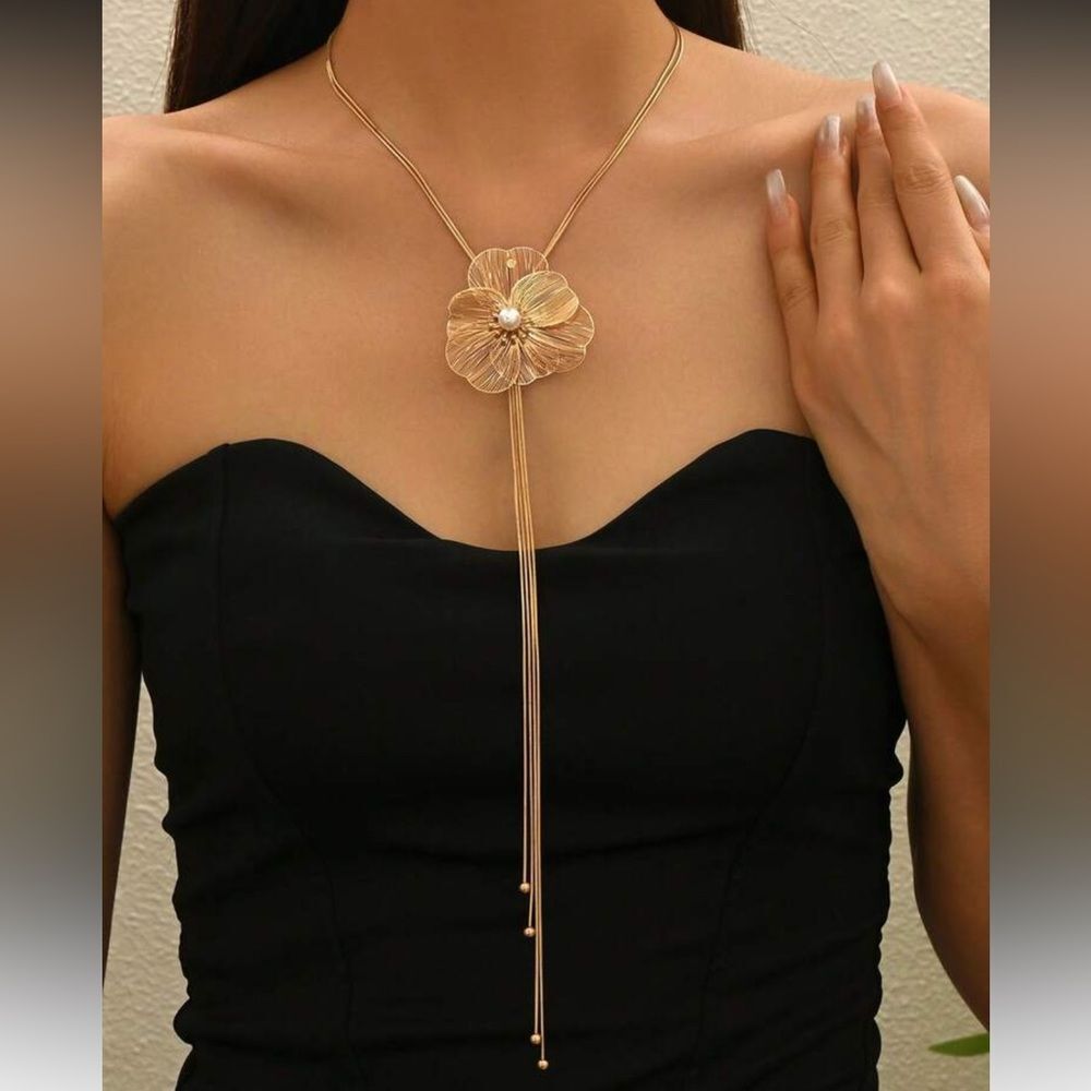 Gold Floral Necklace A1731